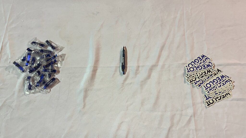 Lonely pen on  a swag table